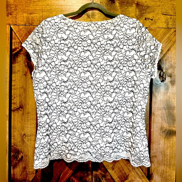 EUC Karl Lagerfeld Black&White Embroidered Lace Layered Top - Picture 3 of 15